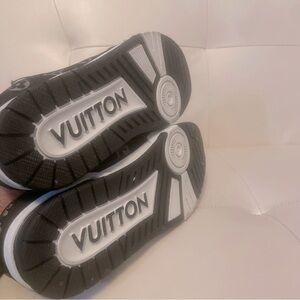 Lv trainer monogram black size 11